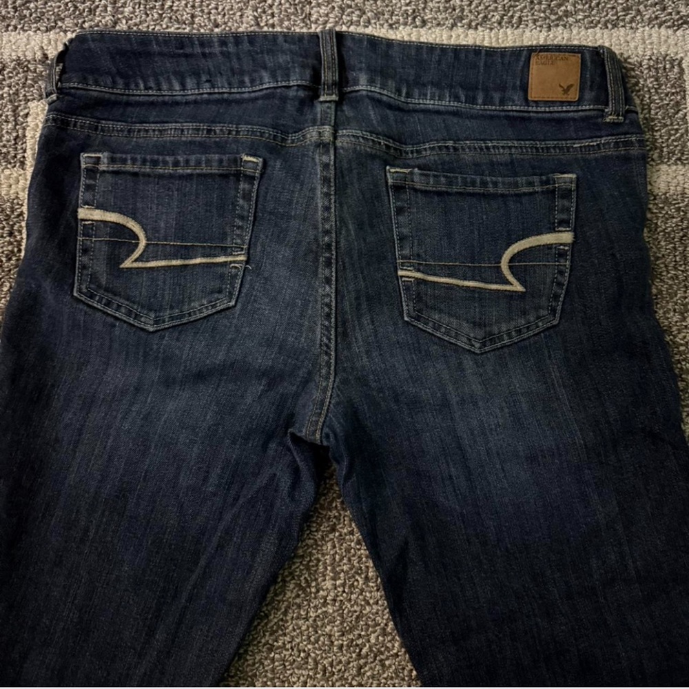 Women dark Blue Jeans with Embroidered Pockets